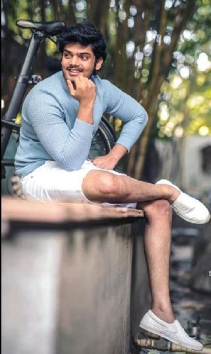 Akash Puri Biography, Wikipedia (Early Life & Education)