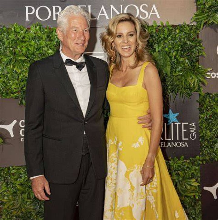 Alejandra Silva Height & Physical Appearance (Weight)
