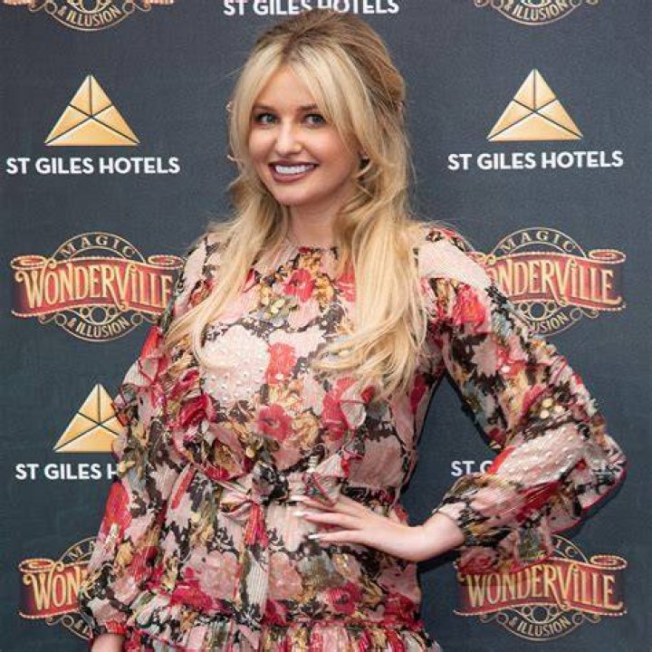 Amy Hart endorsed various brands