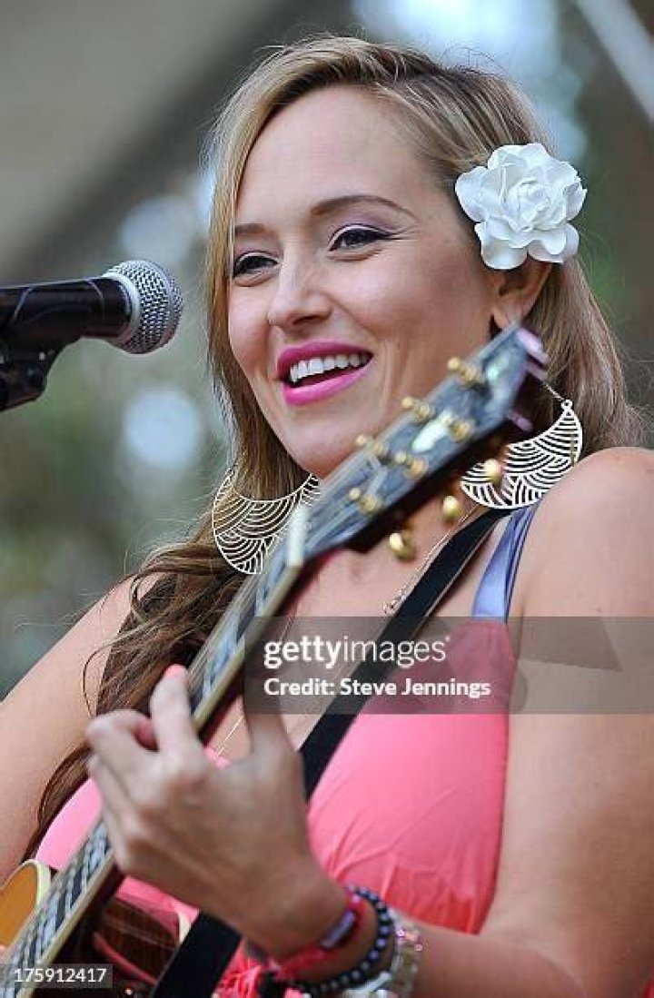 Anuhea Jenkins Biography, Age, Height, Husband, Net Worth, Family