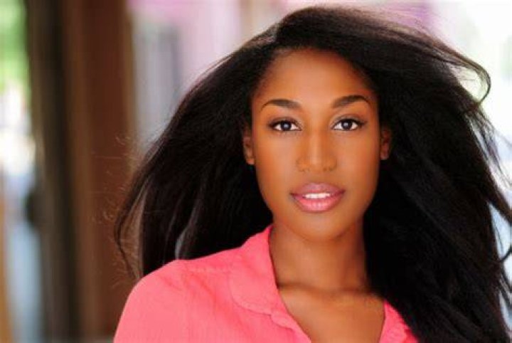 Caroline Williams Biography, Age, Height, Husband, Net Worth, Family