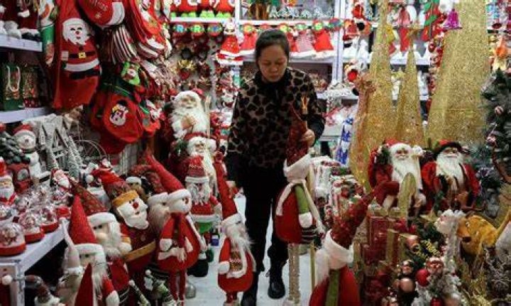 China Produces Majority of Christmas Decorations