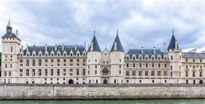 Conciergerie In Paris