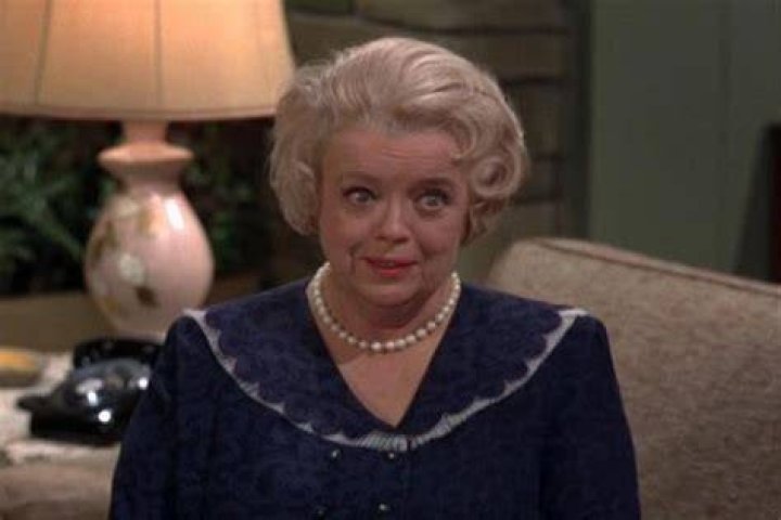 Did Aunt Bee wear a wig?