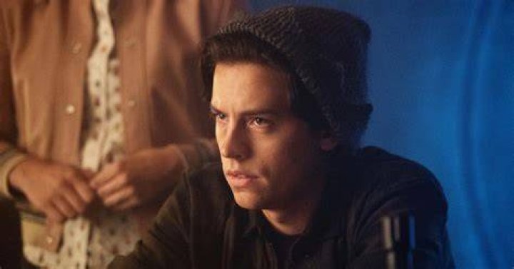 Did Cole Sprouse do his own singing in Riverdale?