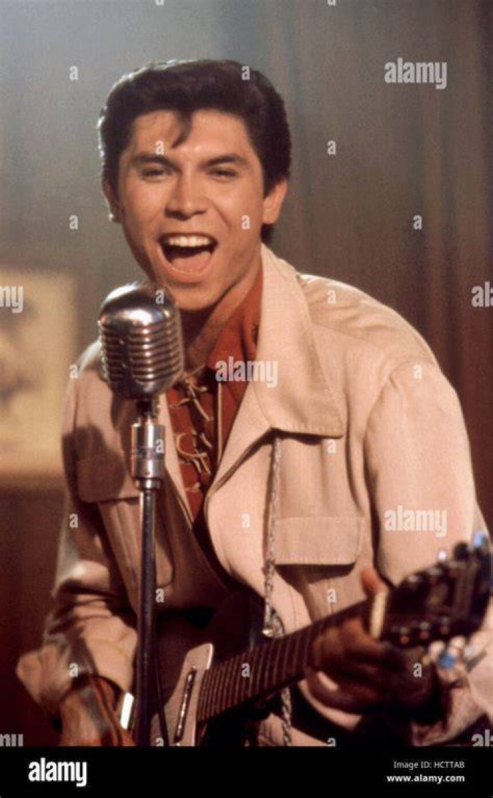 Did Lou Diamond Phillips really sing in La Bamba?