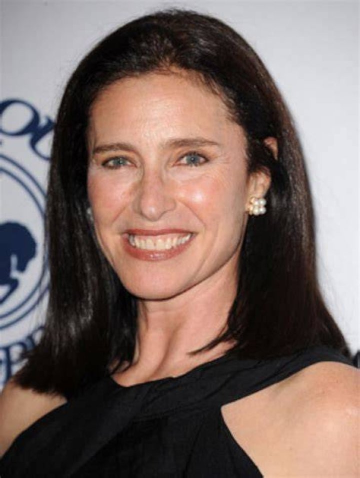 Did Mimi Rogers give birth to her children?