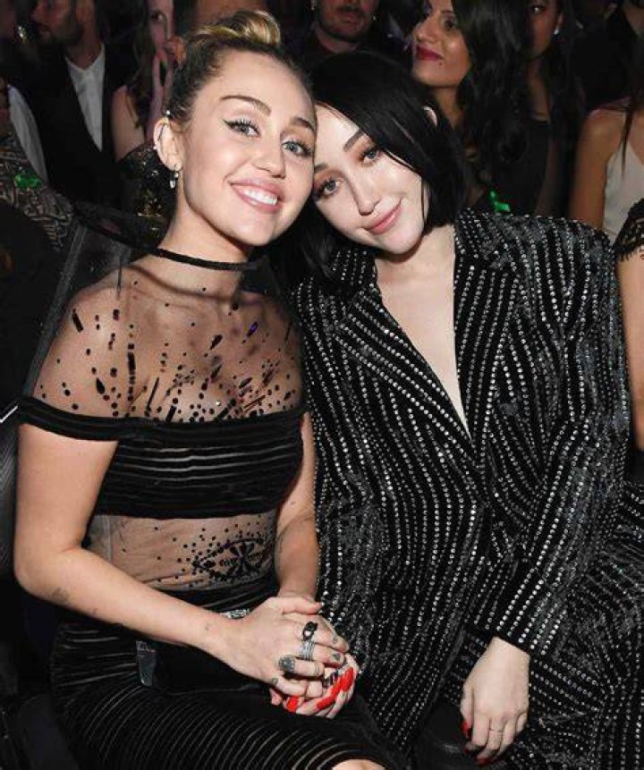 Do Noah Cyrus and Miley Cyrus have the same parents?