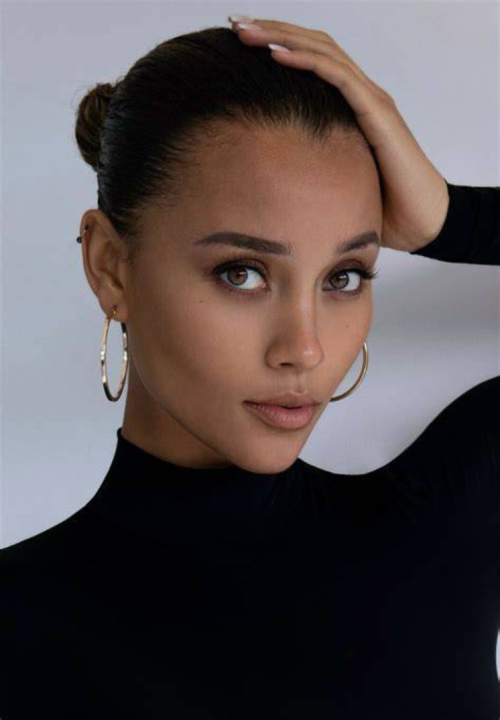 Elle Smith height