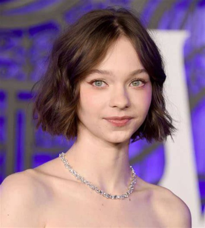 Emma Myers biography