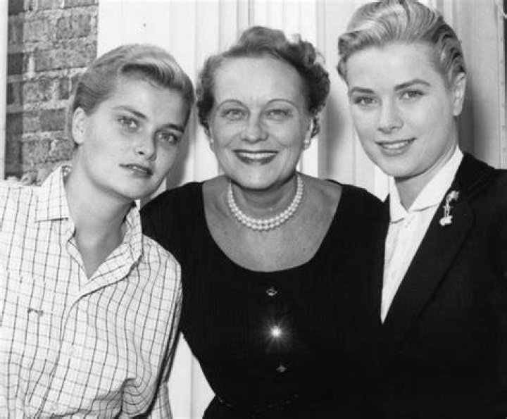 Grace with her sister and mother