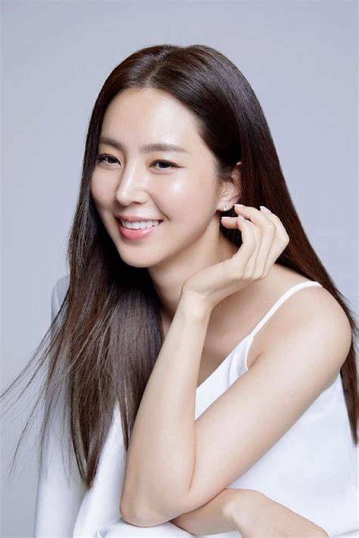 Han Chae-ah Biography, Age, Height, Husband, Net Worth, Family