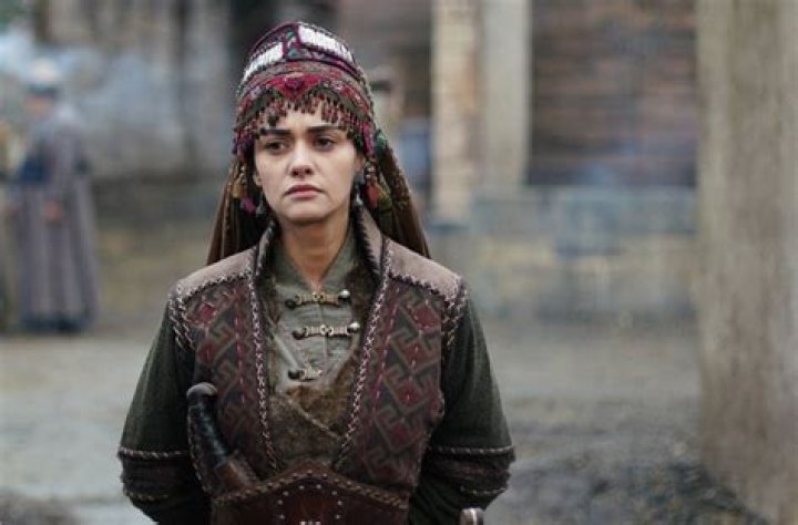 Hande played the role of Hayat Uzun in Aşk Laftan Anlamaz