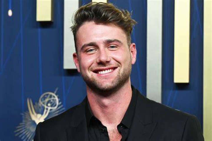 Harry Jowsey is the winner of Heartbreak Island 2018
