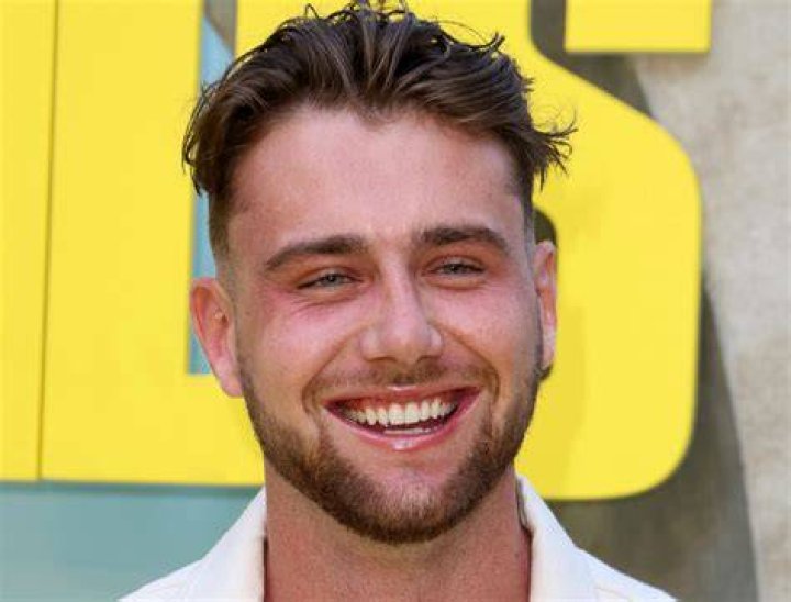 Harry Jowsey participated in Too Hot To Handle
