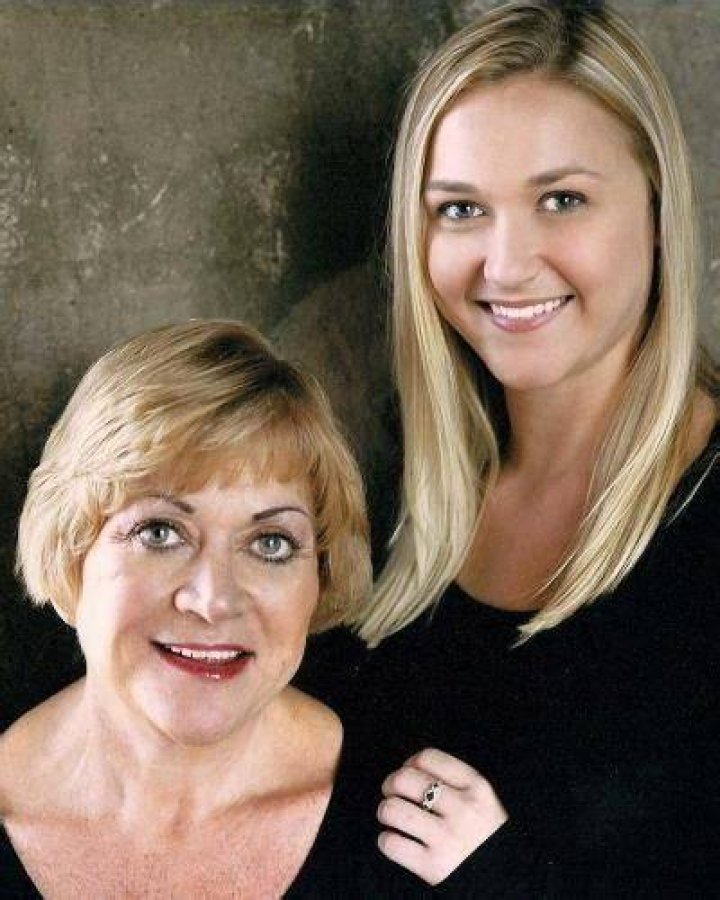 Helen McCole Bartusiak Biography, Age, Height, Husband, Net Worth, Family
