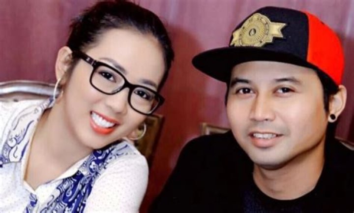 Herwan Prandoko with his wife and kids
