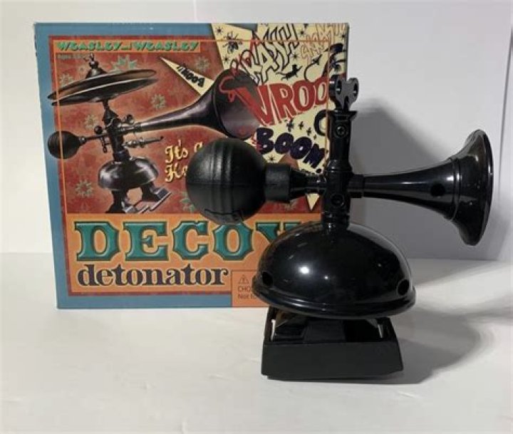 How do you use the decoy detonator in Lego Harry Potter?