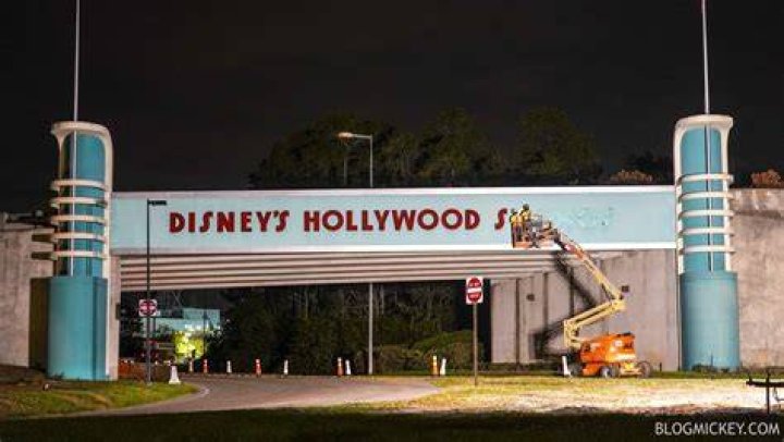 How early does Hollywood Studios parking lot open?