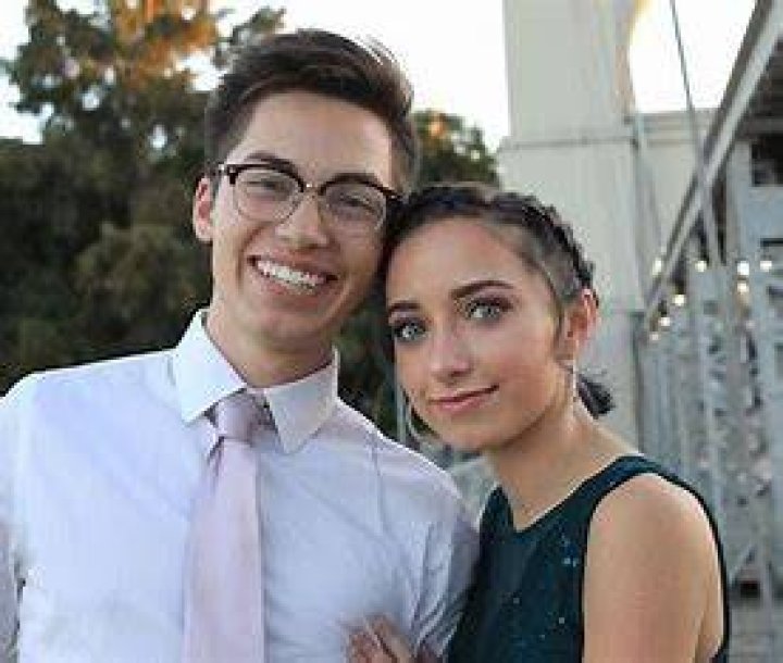 How is Asa Howard related to the Robertsons?