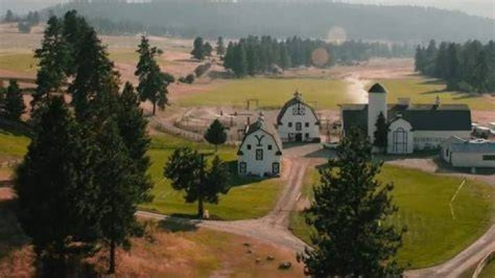 How much does it cost to stay at the Yellowstone Dutton ranch?