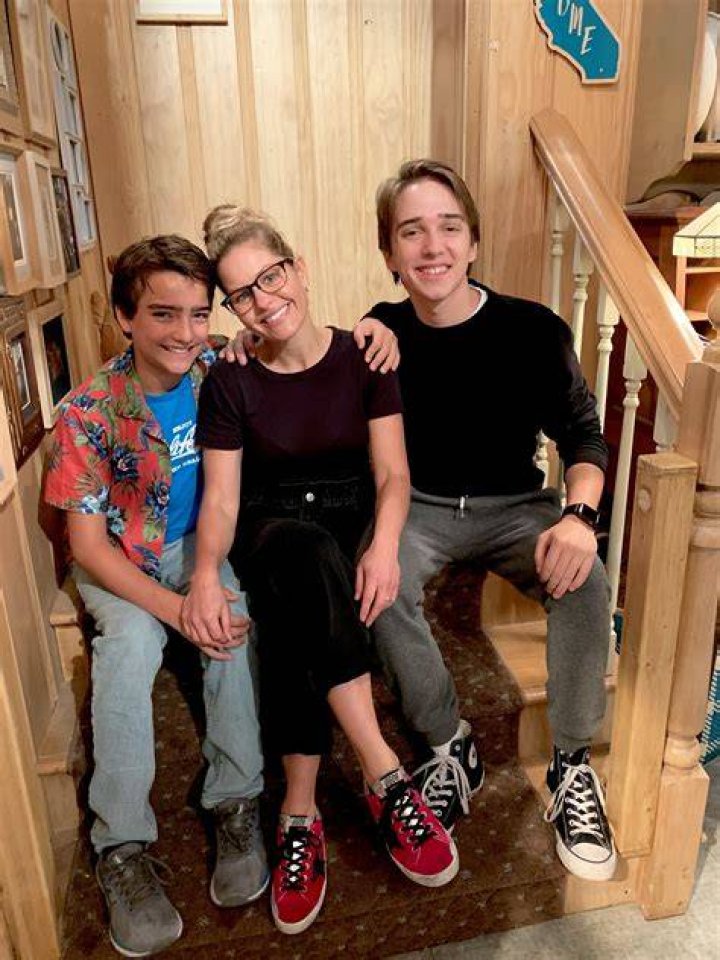 How old is DJ from Fuller House in real life?