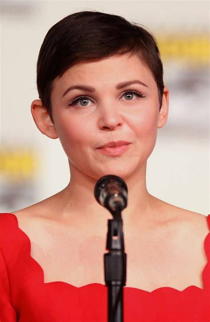 How tall is Ginnifer Goodwin
