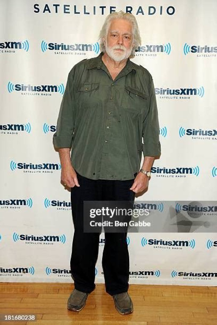 How tall is Gunnar Hansen