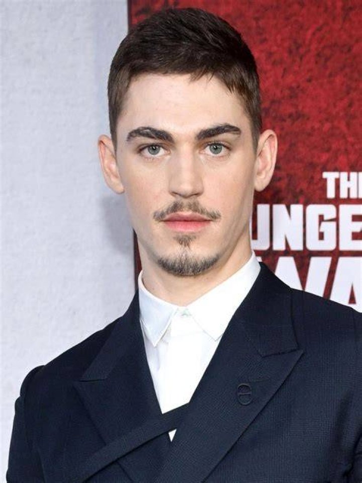 How tall is Hero Fiennes Tiffin