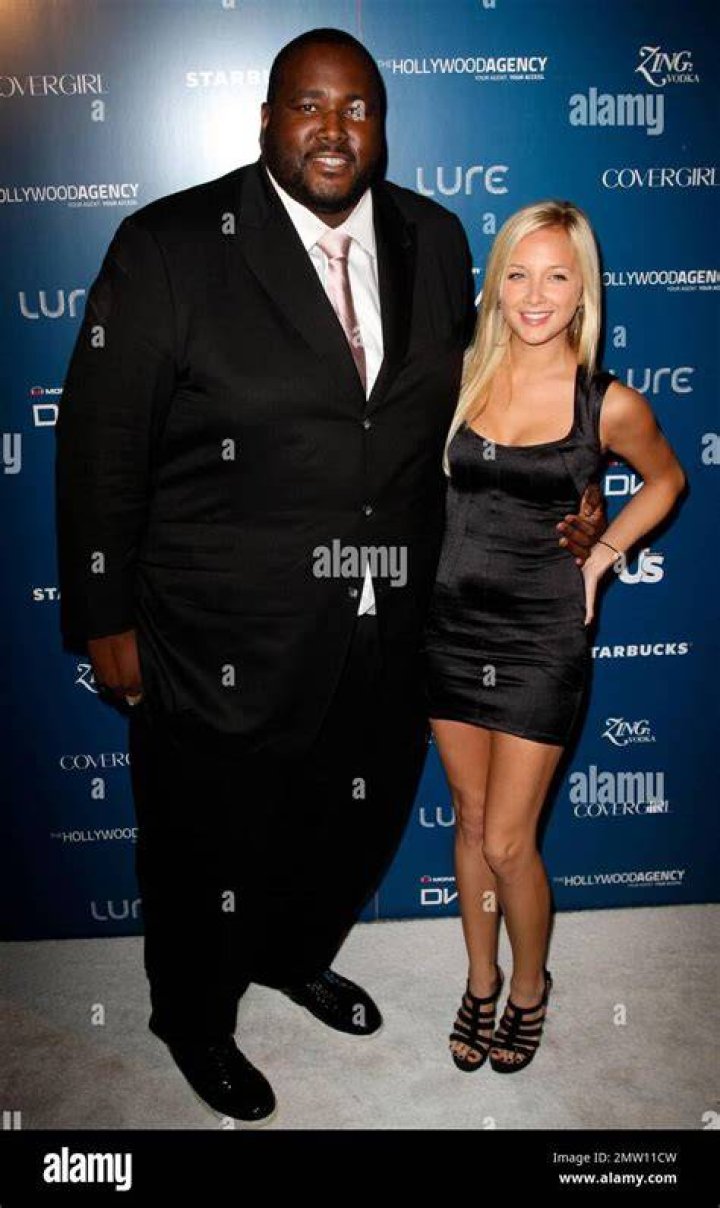 How tall is Quinton Aaron