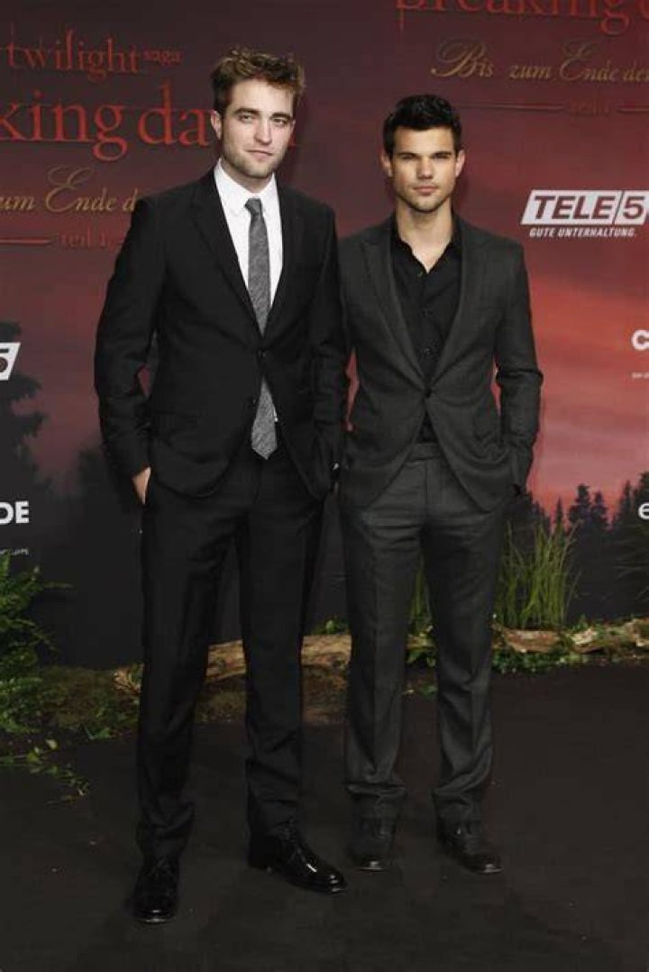 How tall is Robert Pattinson