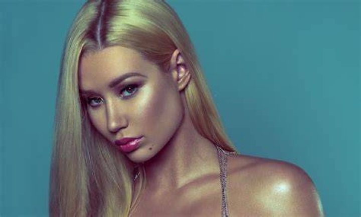 Iggy Azalea Bares All In Steamy Bathtub Snaps