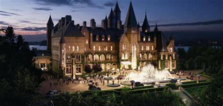 Inside The Real Great Gatsby Mansion