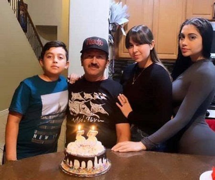Jailyne with her dad and mom