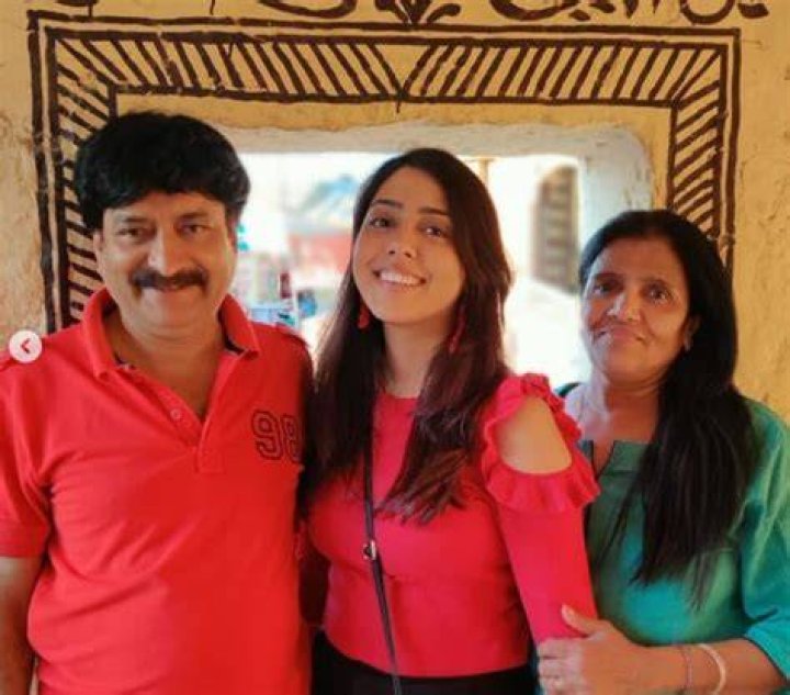 Jheel Mehta with her parents