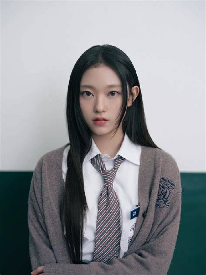 Kang Haerin wiki