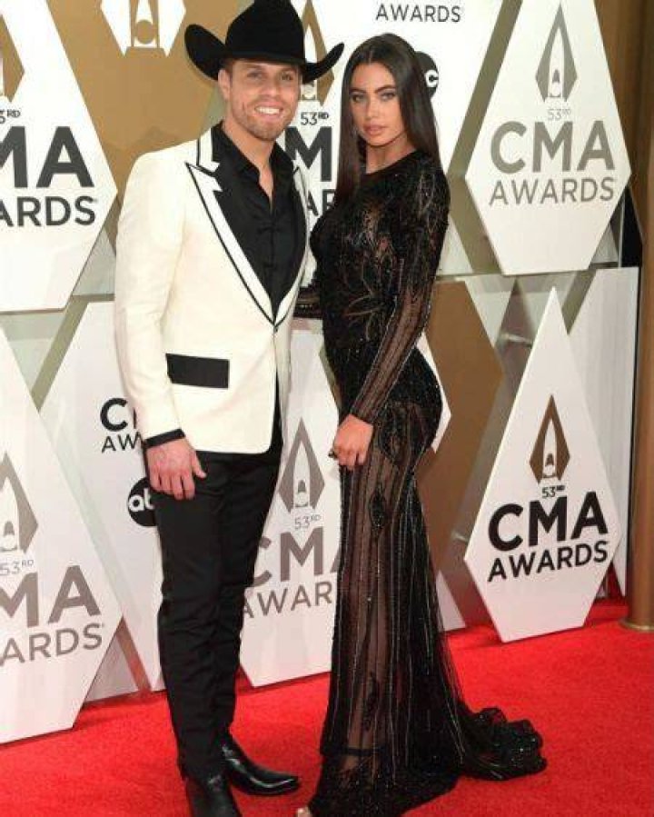 Kelli Seymour Age: Bio, Wiki, Instagram Facts on Dustin Lynch Girlfriend