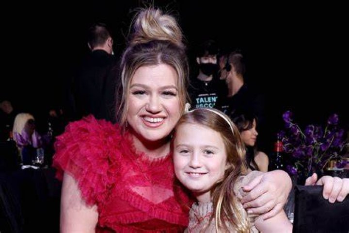 Kelly clarkson river rose