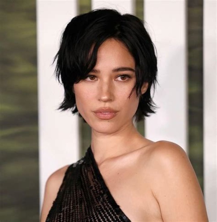 Kelsey Asbille appeared in Splitting Up Together