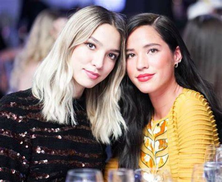 Kelsey Asbille with her sister and brother