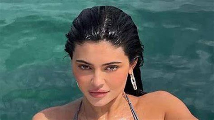 Kylie Jenner's Thick Booty On Display In Bikini Thirst Traps