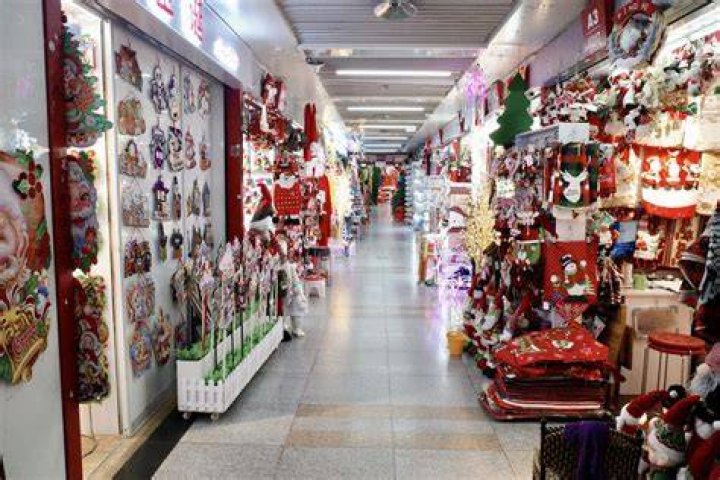Making Christmas Decorations In Yiwu