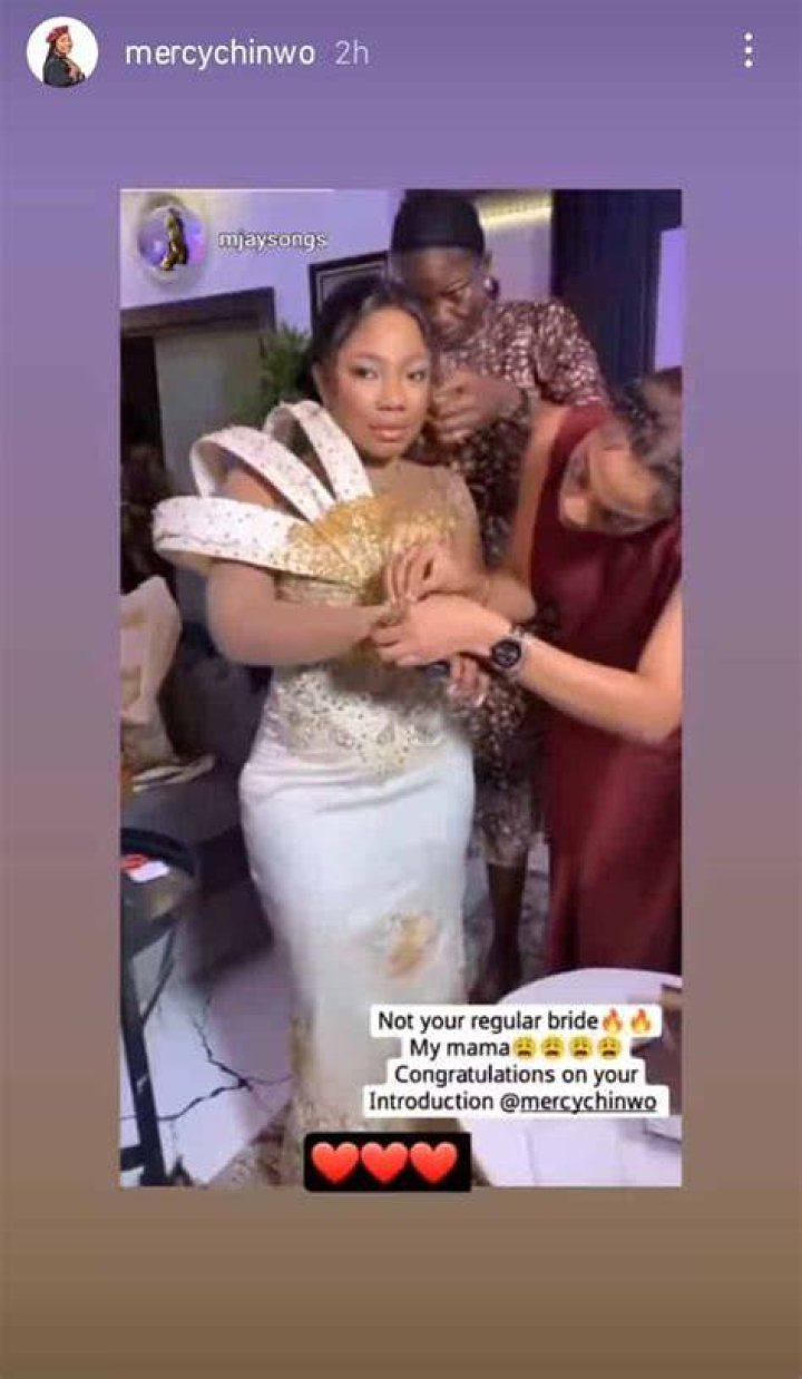 
Mercy Chinwo Holds The Wedding Introduction While Beaming With Excitement 