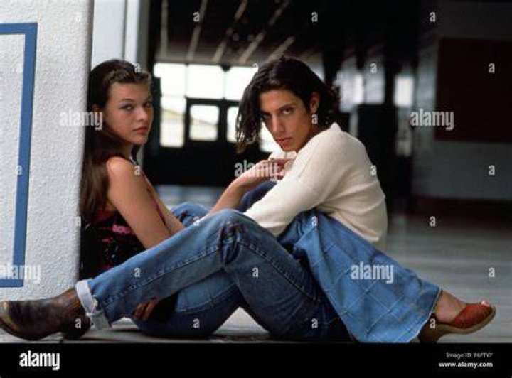 Milla jovovich dazed and confused