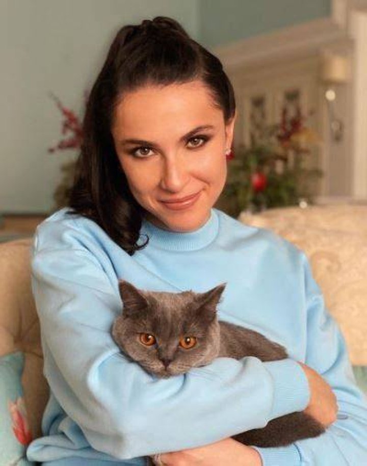 Nailya Asker-Zade has a pet cat