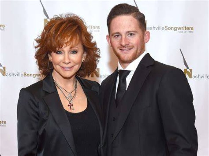 Narvel Blackstock with Shelby Blackstock, Reba McEntire, and Kelly Clarkson