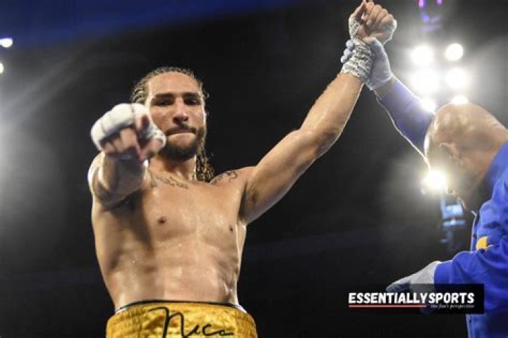 Nico Ali Walsh won middle-weight pro debut match
