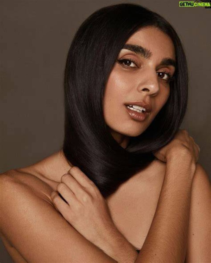 Nida Khurshid Father, Mother, Siblings & Personal Life