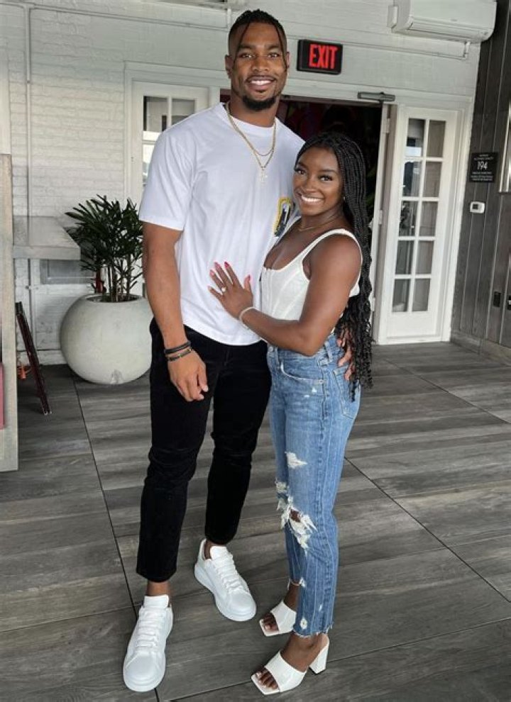 Owens with his fianc&eacute;e Simone Biles