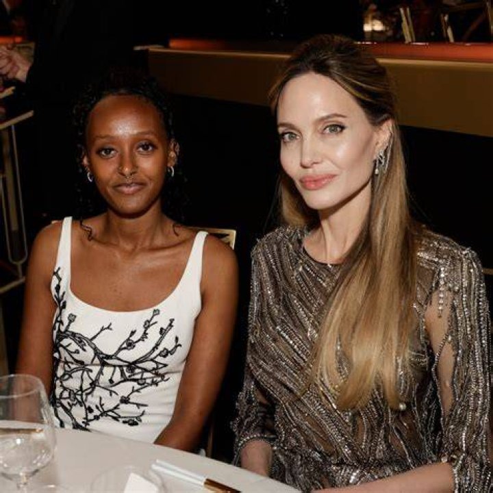 ¿Por qué Angelina apuñala a Grace?